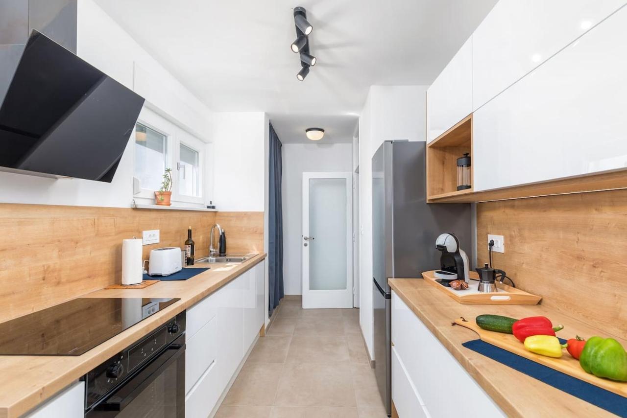 Apartmán Sunny Aura - Spacious And Bright, With Parking Pula