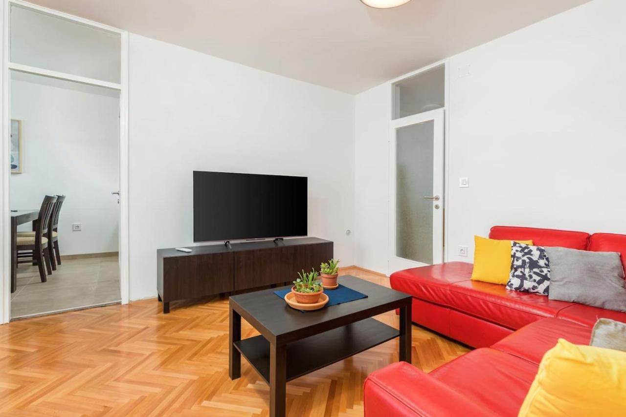 Apartmán Sunny Aura - Spacious And Bright, With Parking