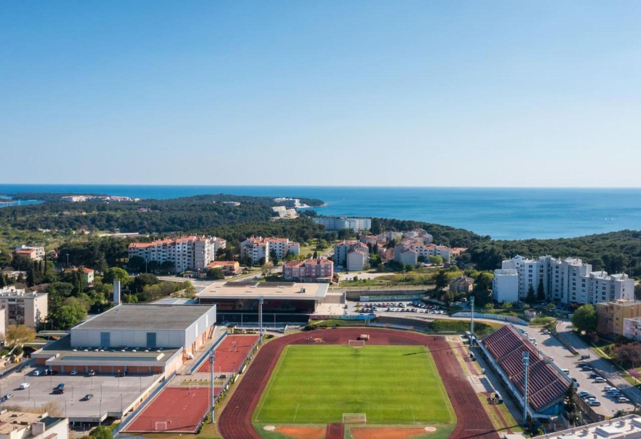 Sunny Aura - Spacious And Bright, With Parking Apartmán